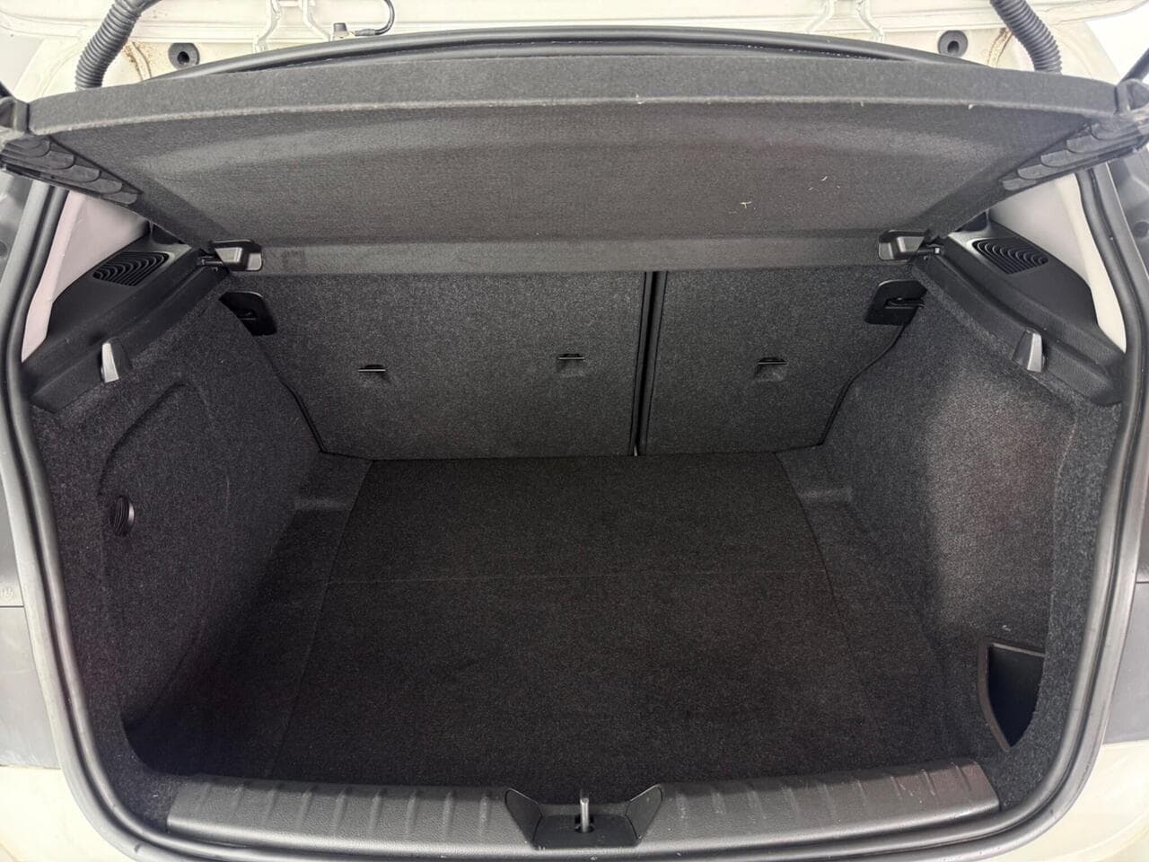 BMW 1 Series thumbnail Boot