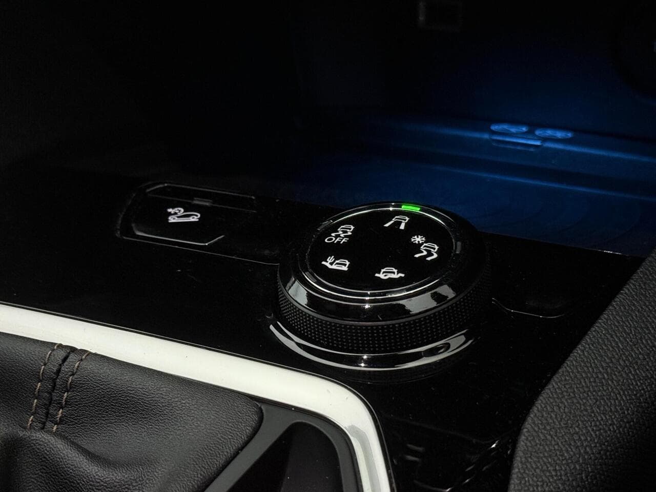 Peugeot 5008 thumbnail Misc Controls