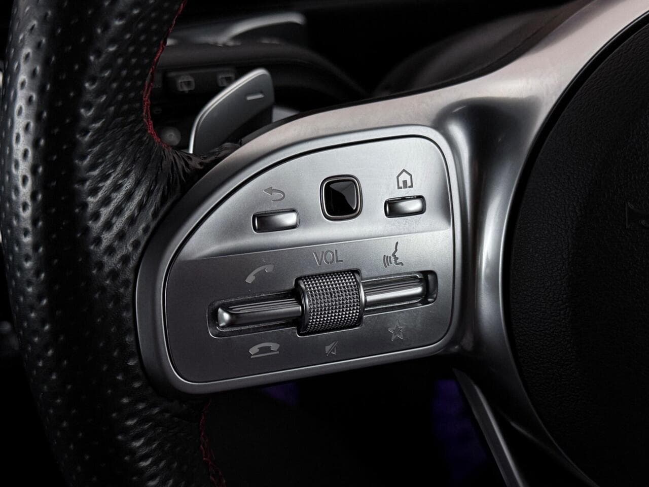 Mercedes-Benz GLB thumbnail Misc Controls