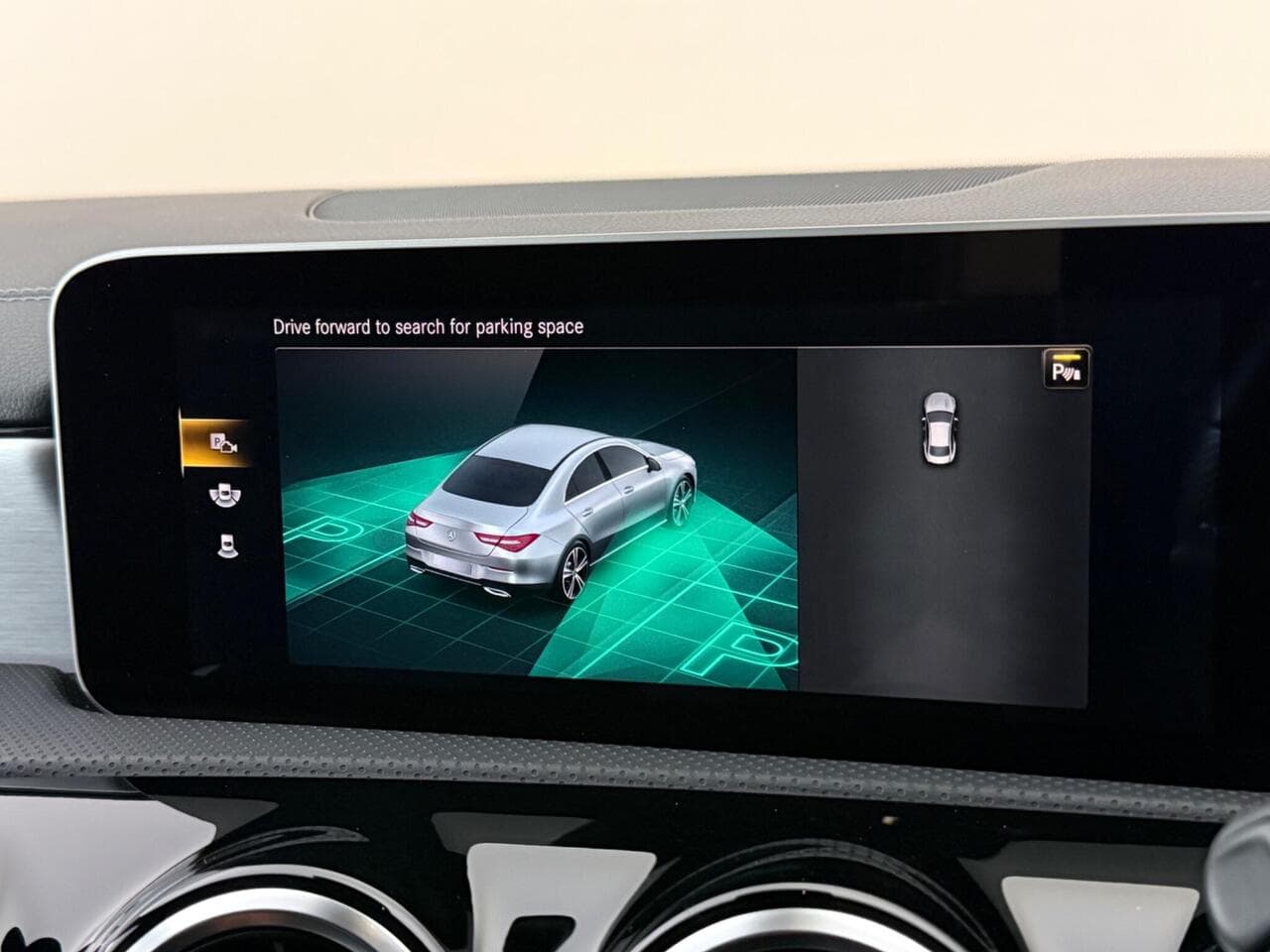 Mercedes-Benz CLA thumbnail Infotainment System