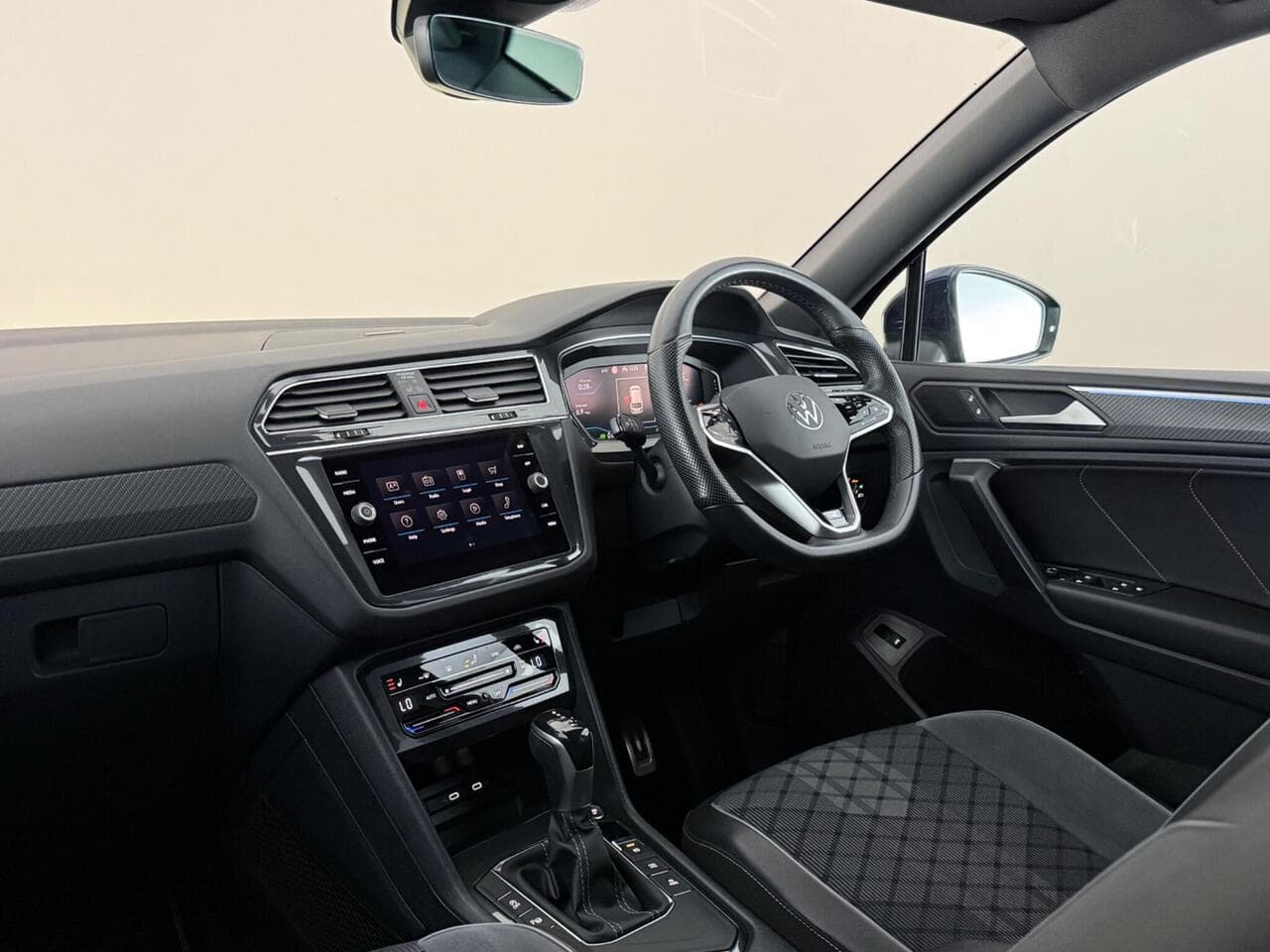 Volkswagen Tiguan Allspace thumbnail Interior Front