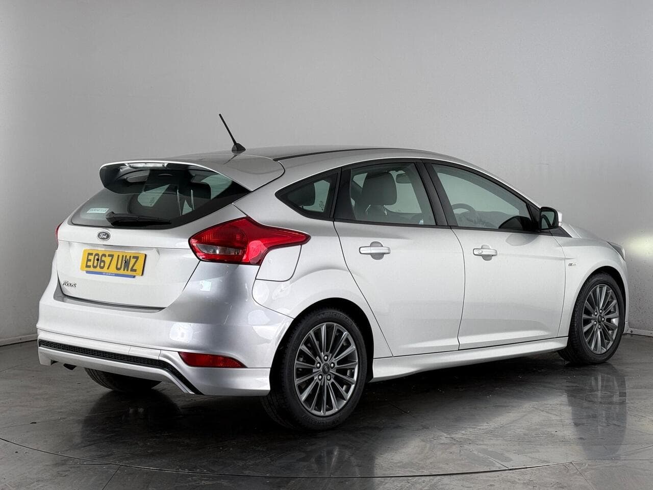 Ford Focus thumbnail Rear Right