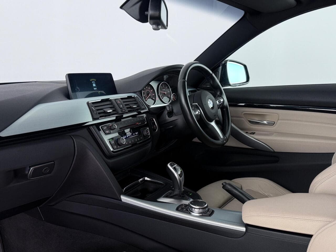 BMW 4 Series thumbnail Interior Front