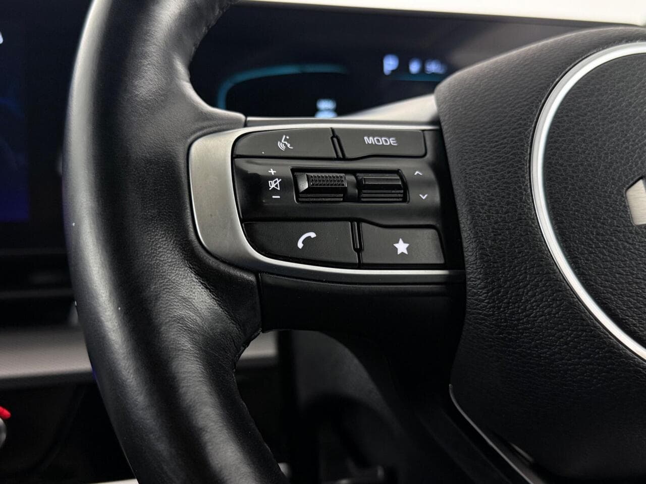 Kia Sportage thumbnail Misc Controls