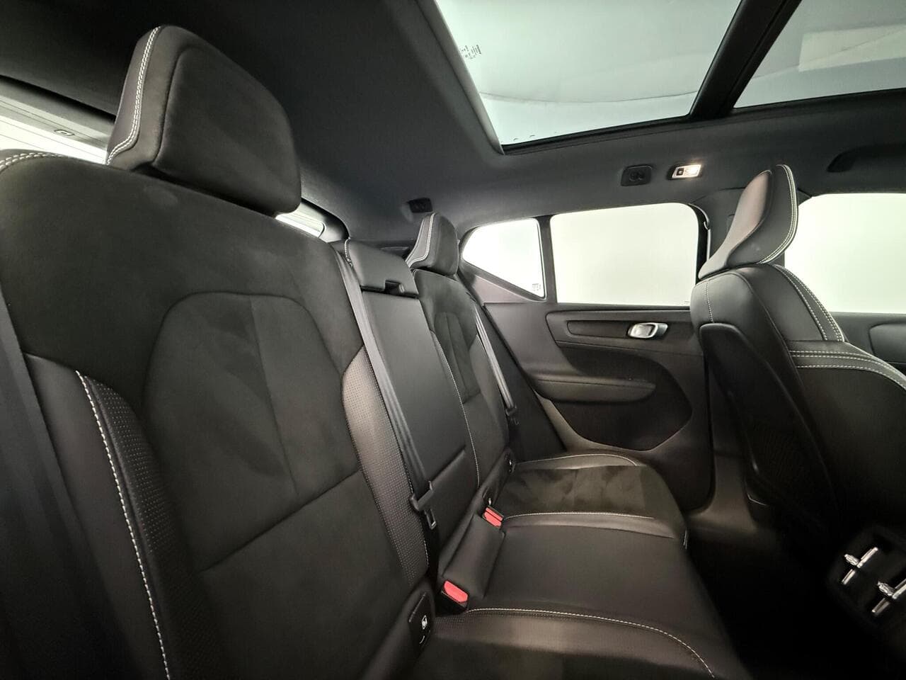 Volvo XC40 thumbnail Seats Rear