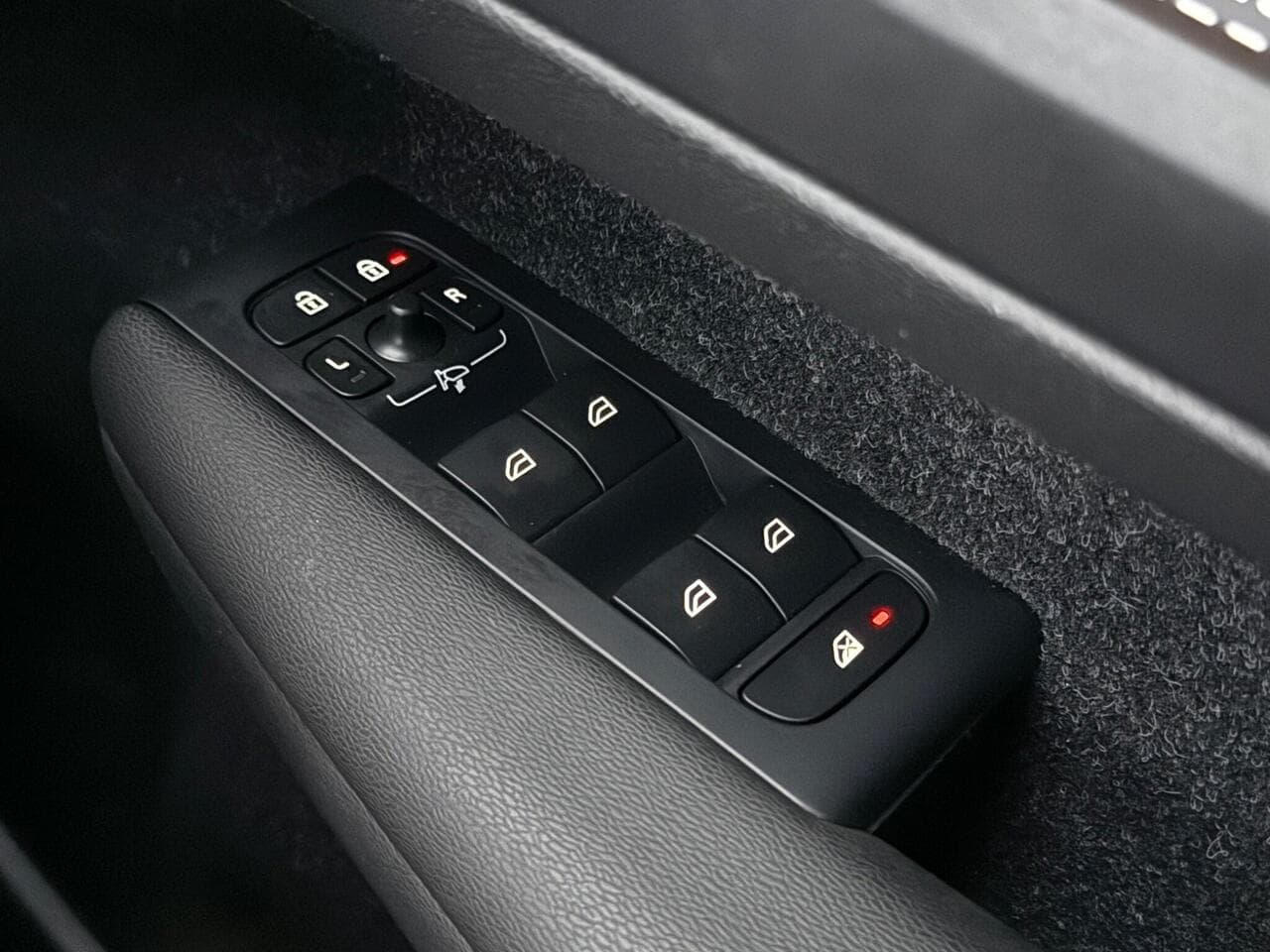 Volvo XC40 thumbnail Misc Controls