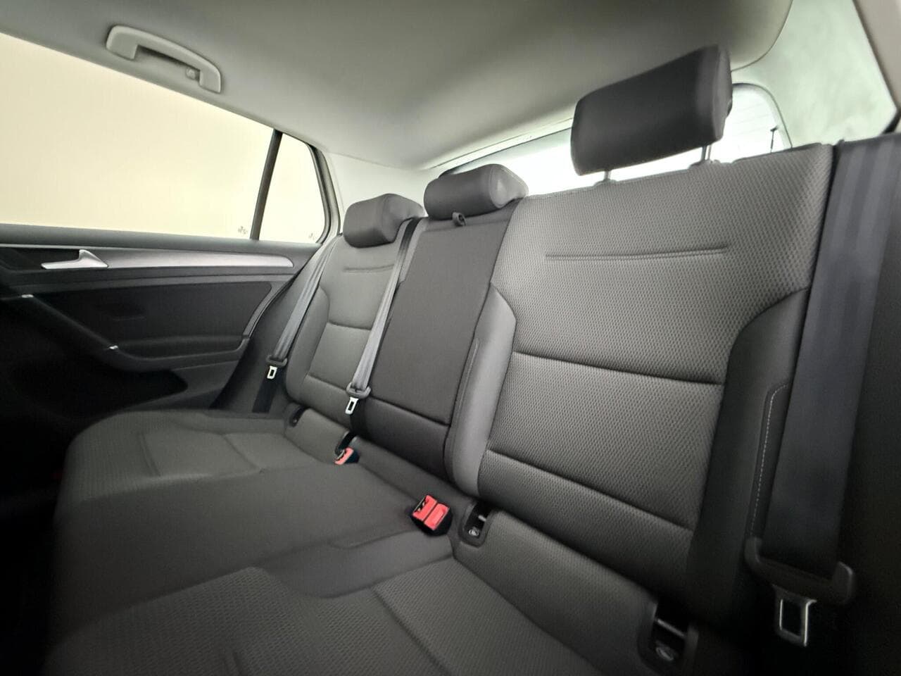 Volkswagen Golf thumbnail Seats Rear
