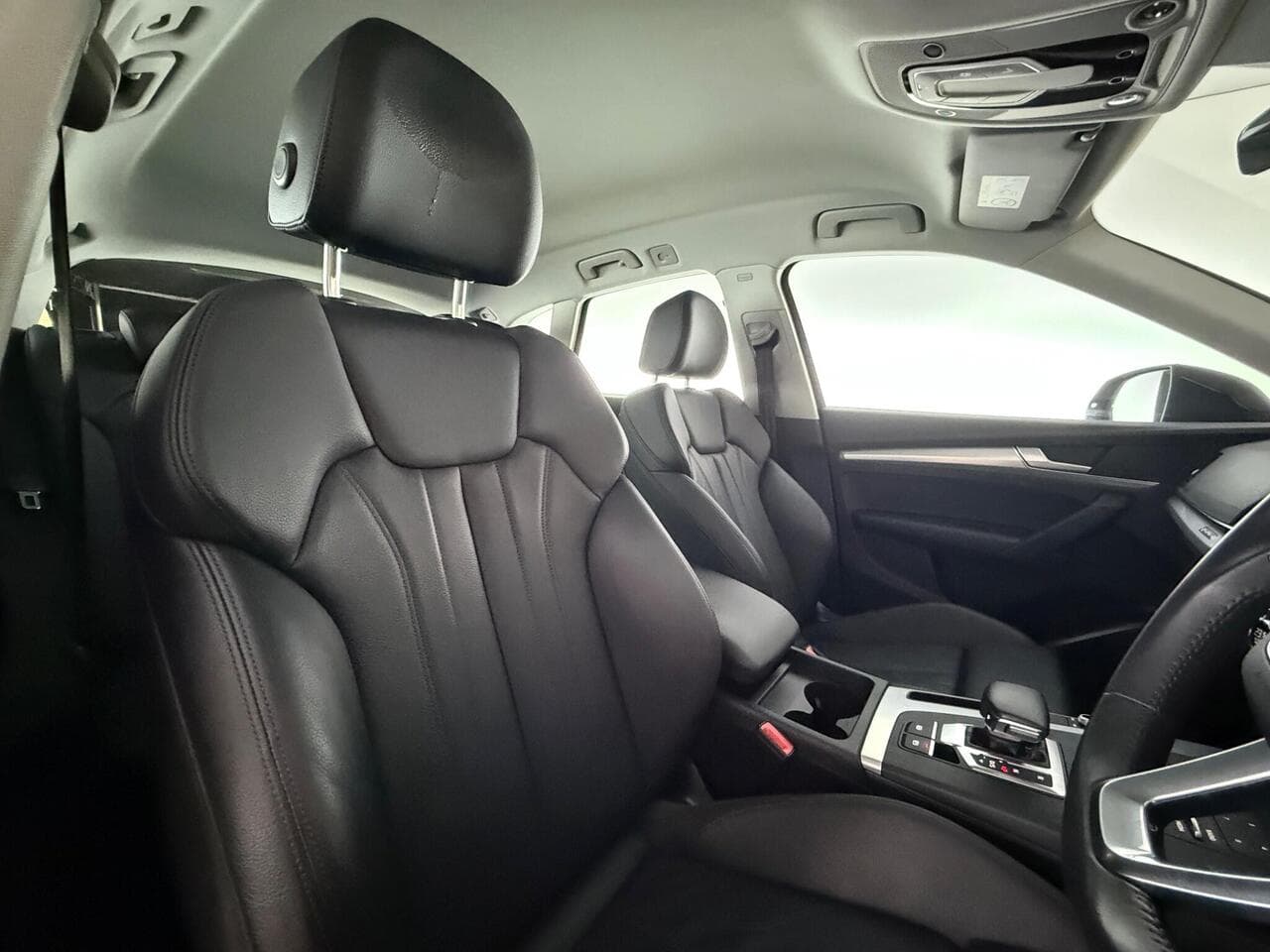 Audi Q5 thumbnail Seat Driver