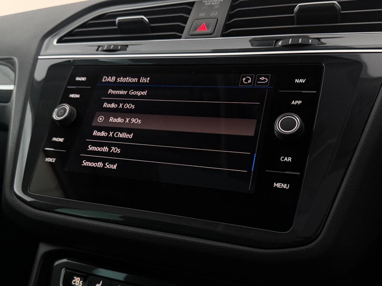 Volkswagen Tiguan thumbnail Infotainment System