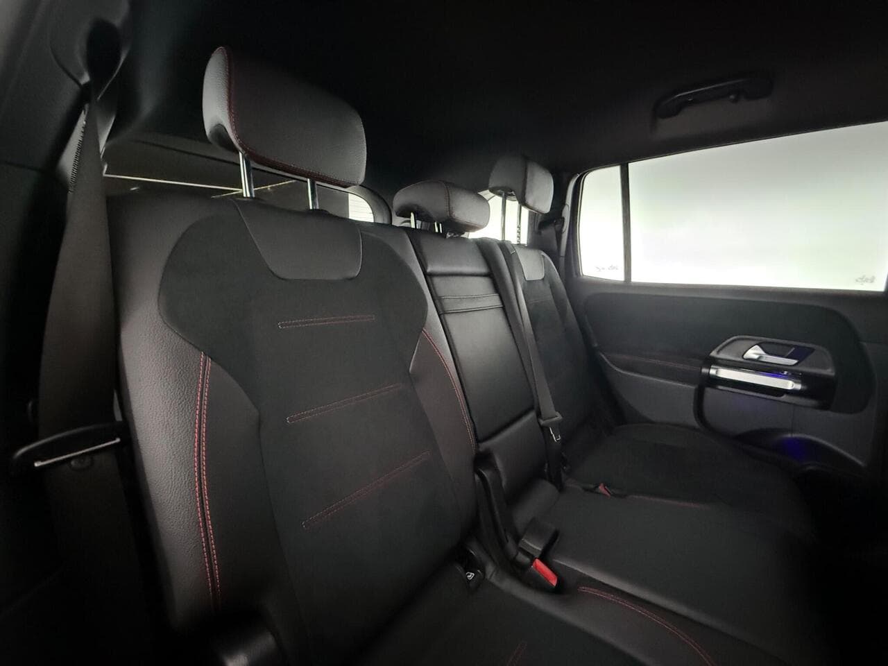 Mercedes-Benz GLB thumbnail Seats Rear