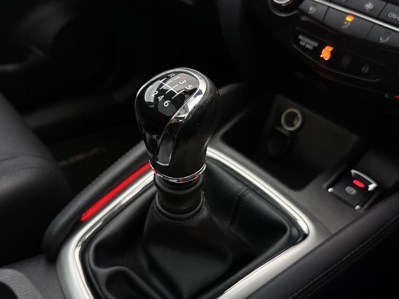 Nissan Qashqai thumbnail Interior Front