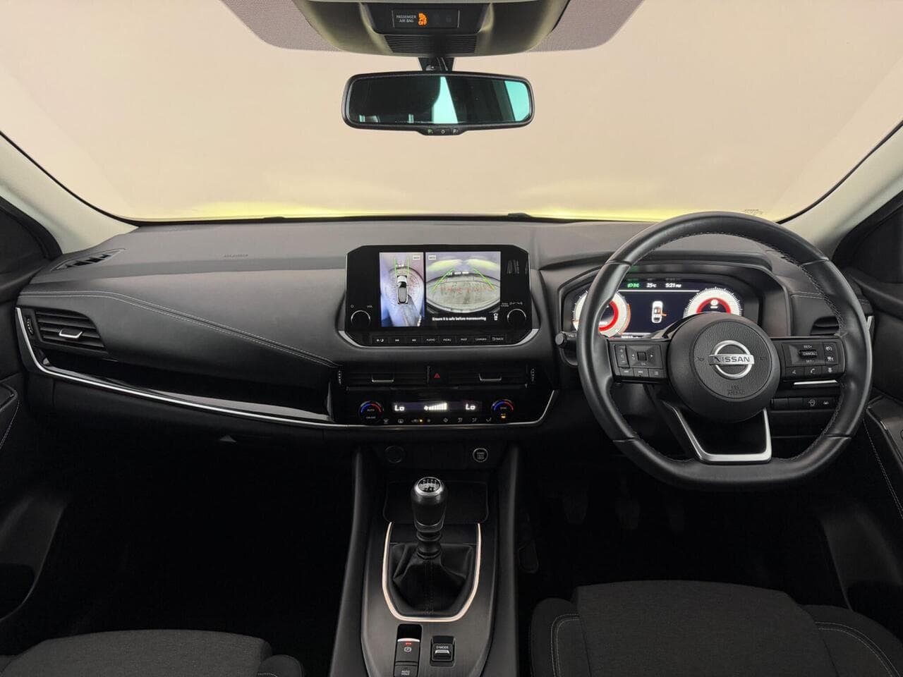 Nissan Qashqai thumbnail Interior Front