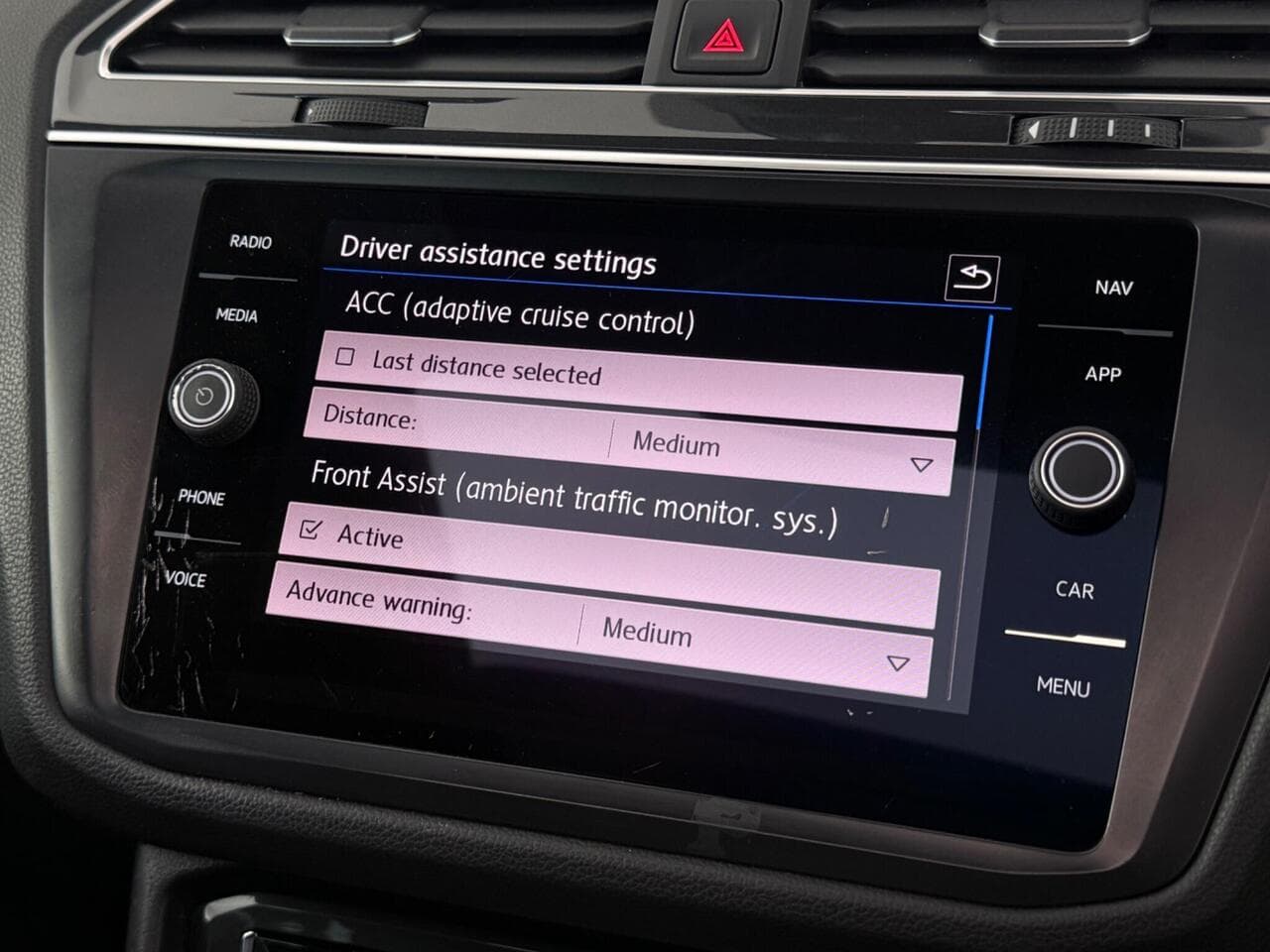 Volkswagen Tiguan thumbnail Infotainment System