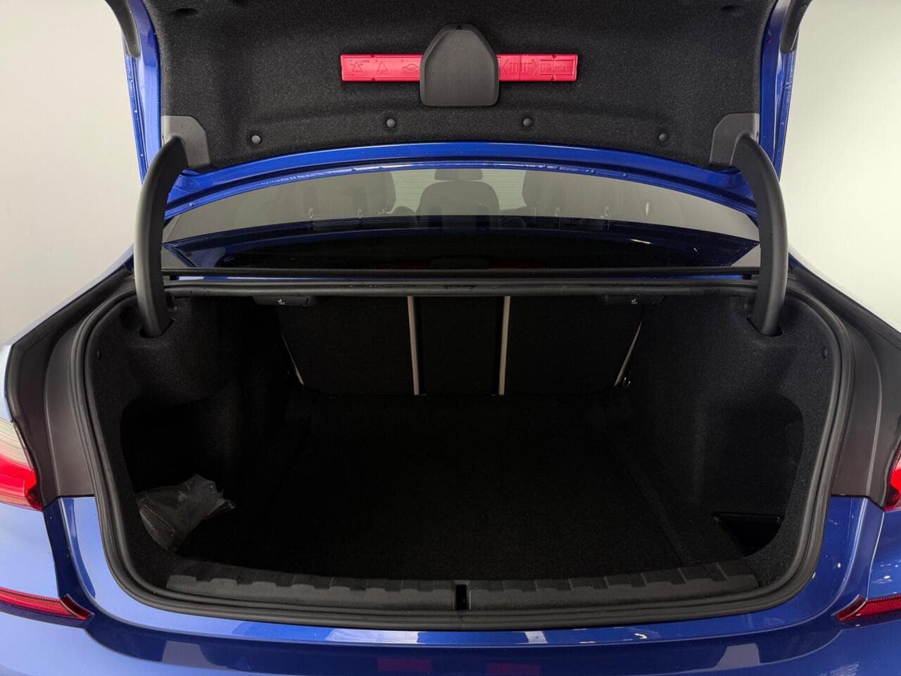 BMW 3 Series thumbnail Boot