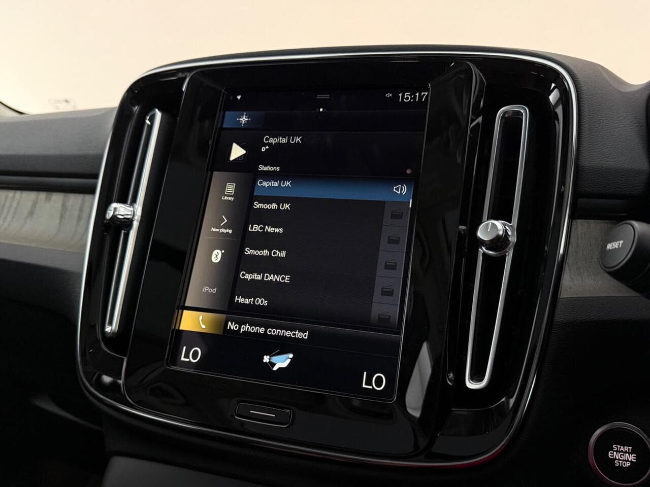 Volvo XC40 thumbnail Infotainment System