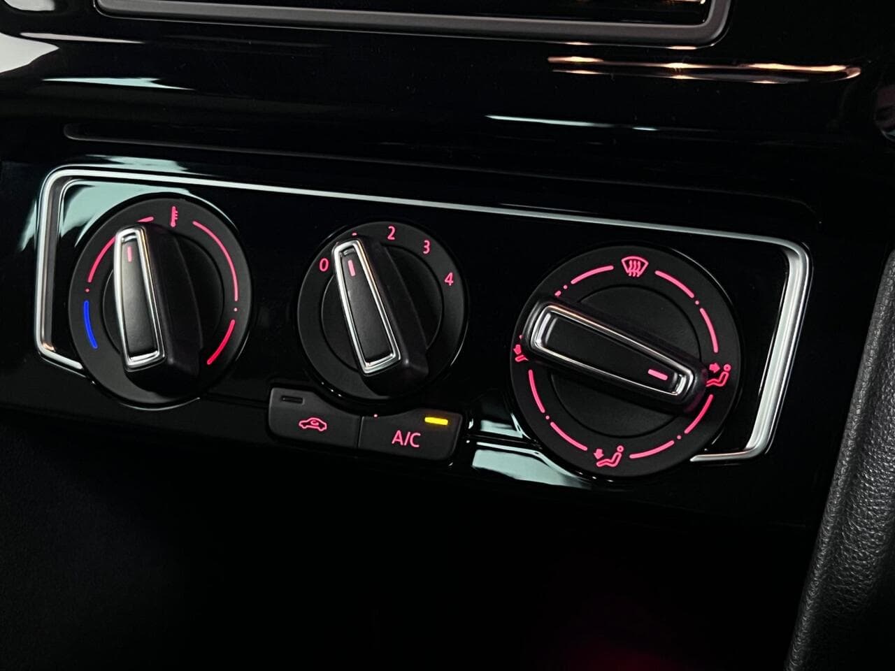 Volkswagen Polo thumbnail Misc Controls