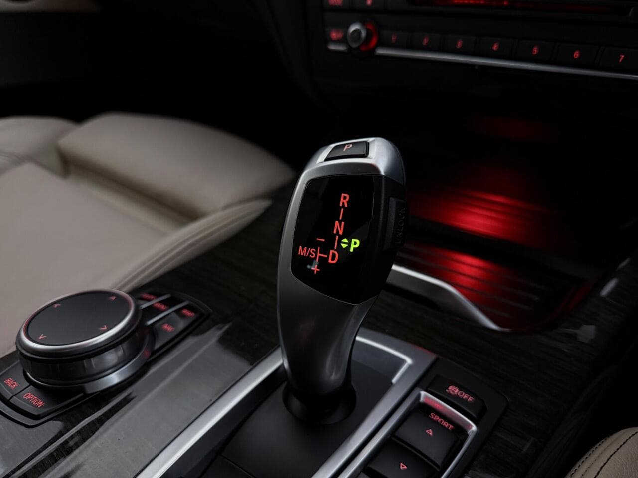BMW X4 thumbnail Interior Front