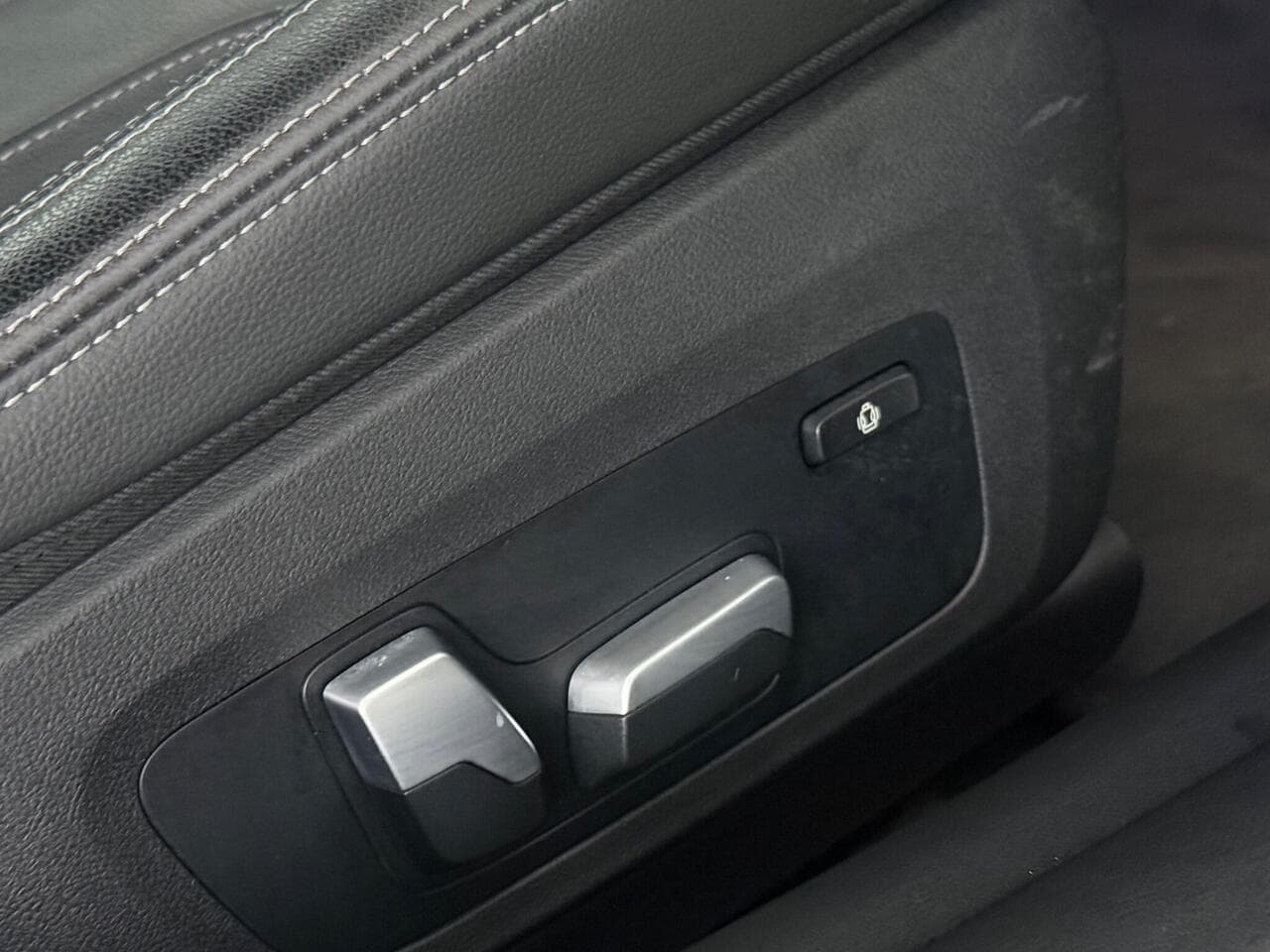 BMW 4 Series thumbnail Misc Controls