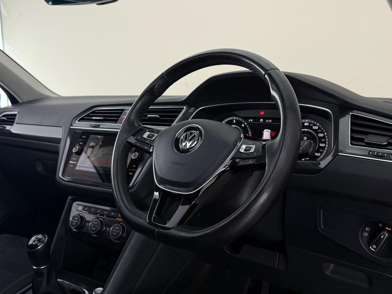 Volkswagen Tiguan thumbnail Interior Front