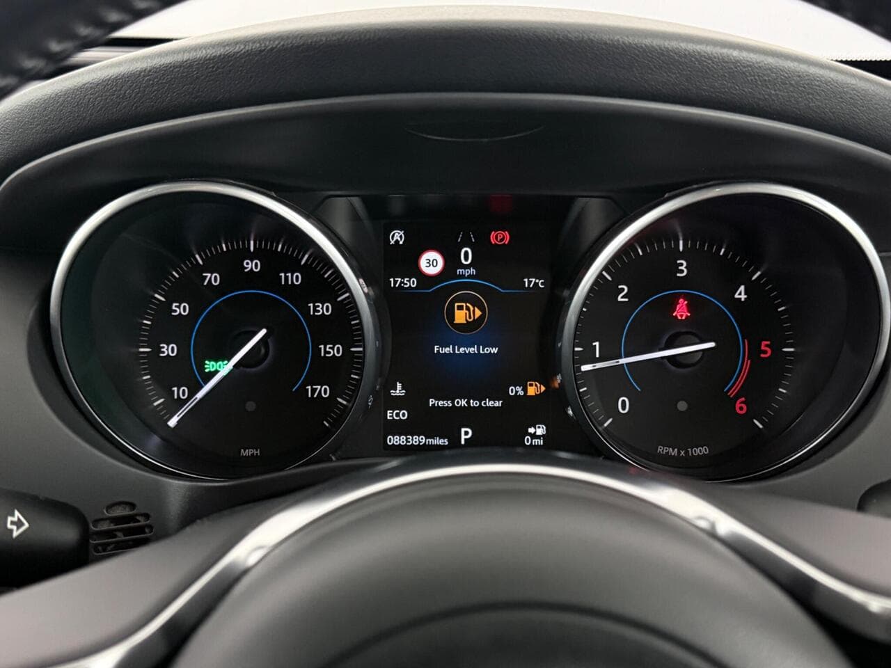 Jaguar F-PACE thumbnail Driver Instruments