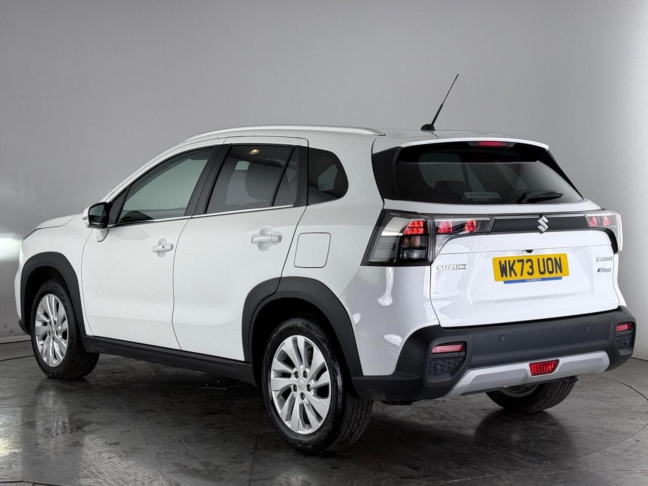 Suzuki S-Cross thumbnail Rear Left