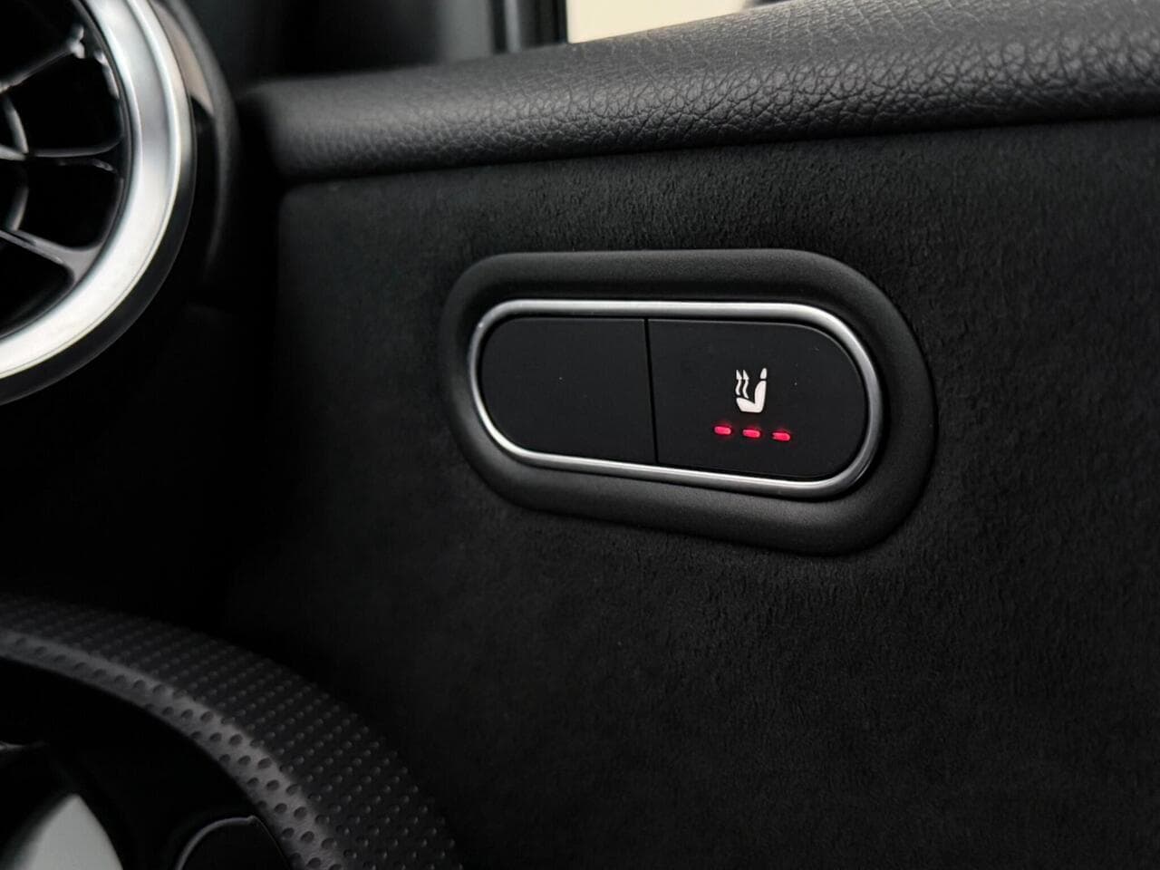 Mercedes-Benz A Class thumbnail Misc Controls