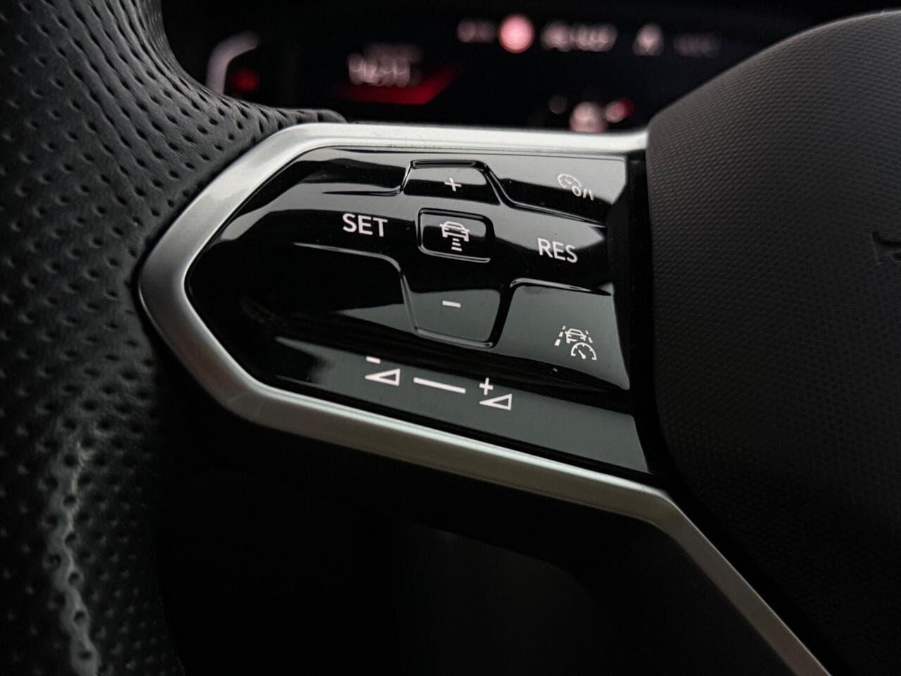 Volkswagen Tiguan thumbnail Misc Controls