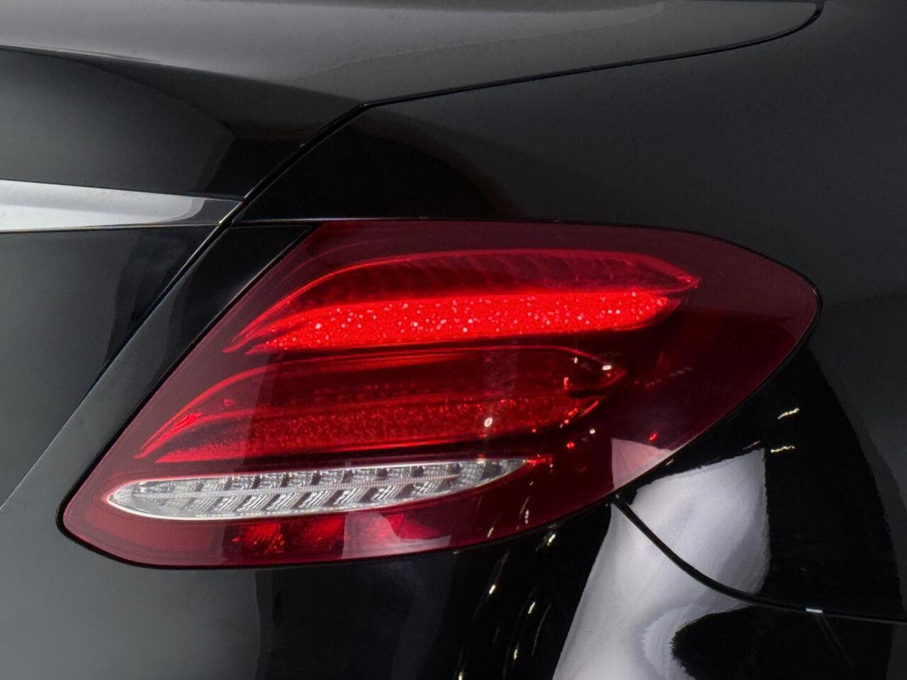 Mercedes-Benz E Class thumbnail Lights Rear