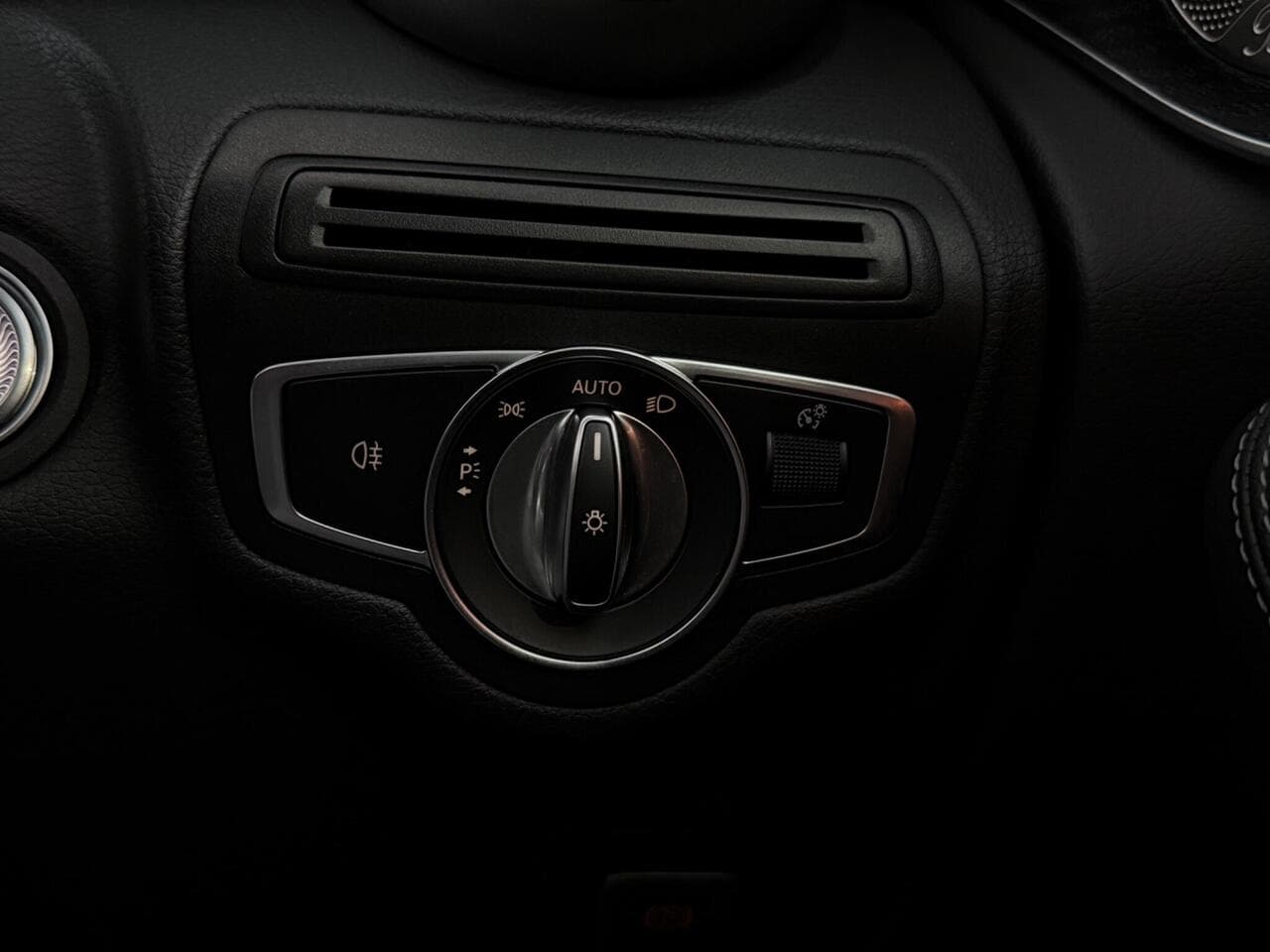 Mercedes-Benz GLC thumbnail Misc Controls
