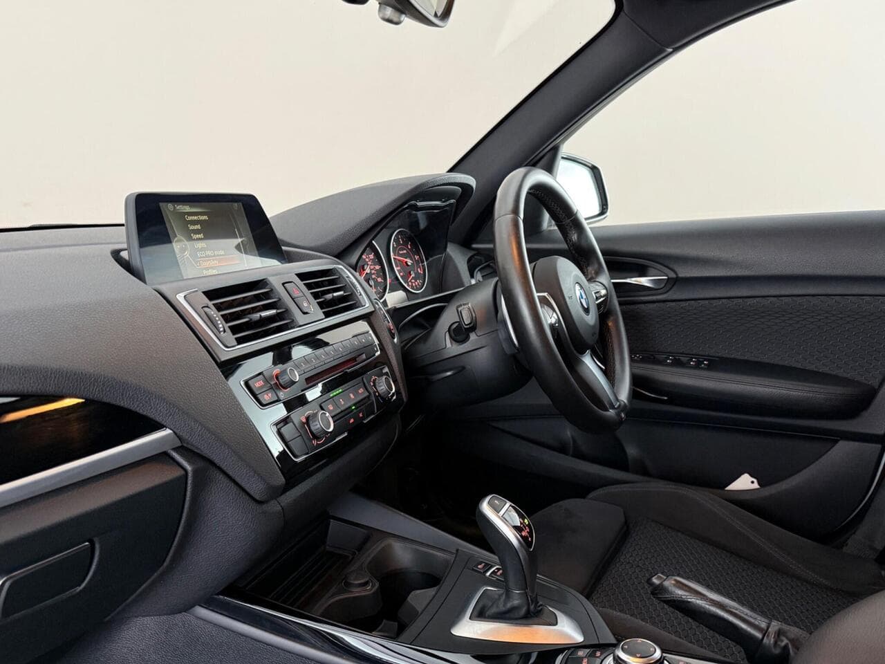 BMW 1 Series thumbnail Interior Front
