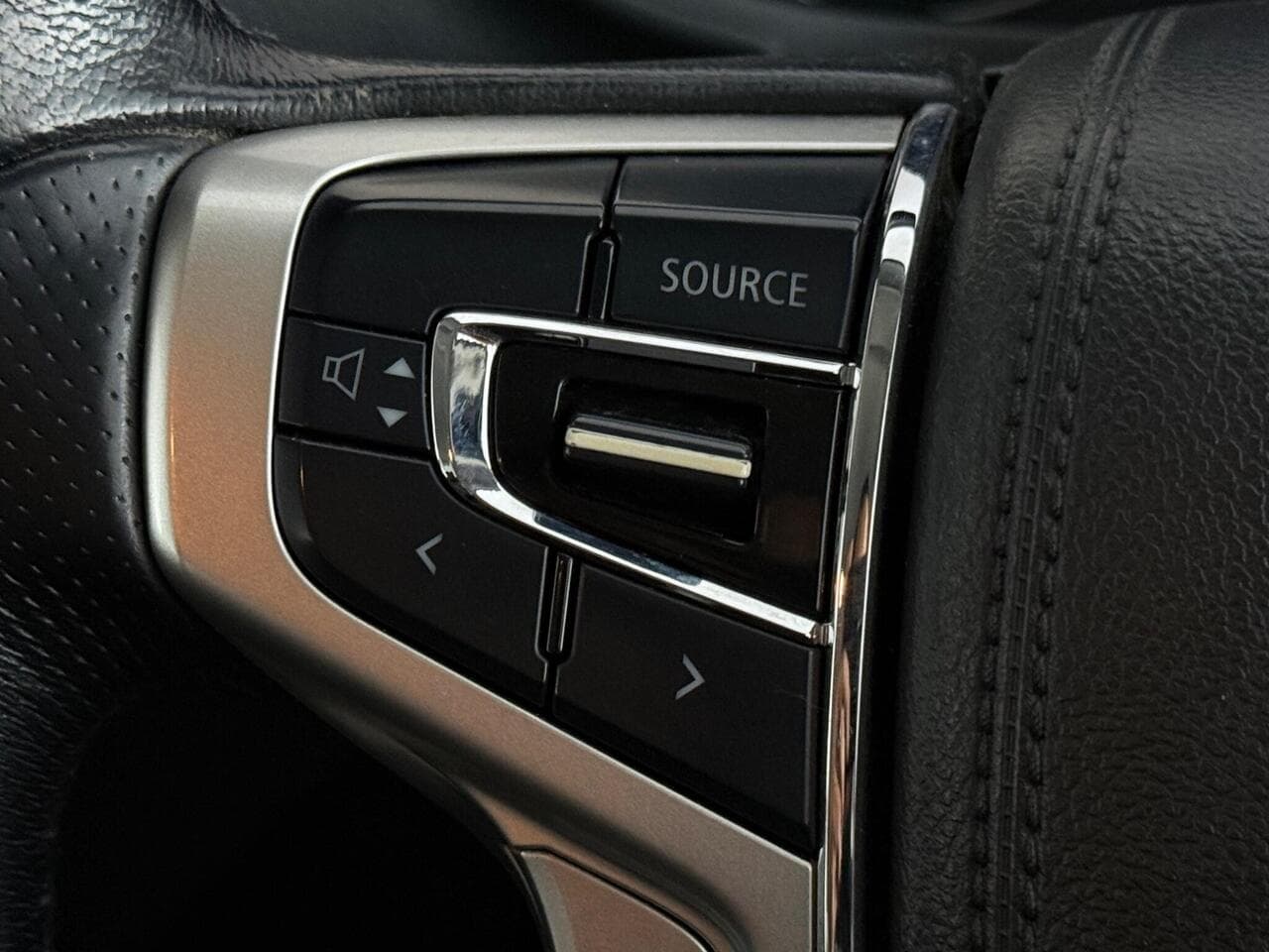 Mitsubishi L200 thumbnail Misc Controls