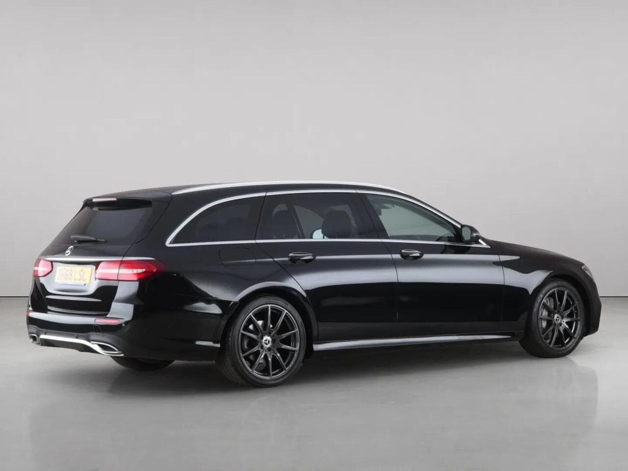 Mercedes-Benz E Class thumbnail Side Right