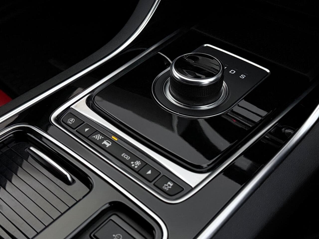 Jaguar XE thumbnail Misc Controls