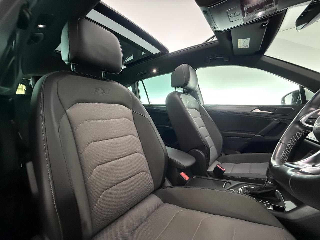 Volkswagen Tiguan thumbnail Seat Driver