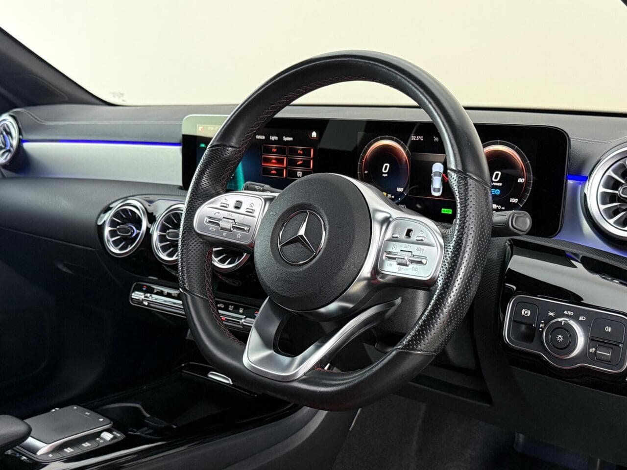 Mercedes-Benz CLA thumbnail Steering Wheel
