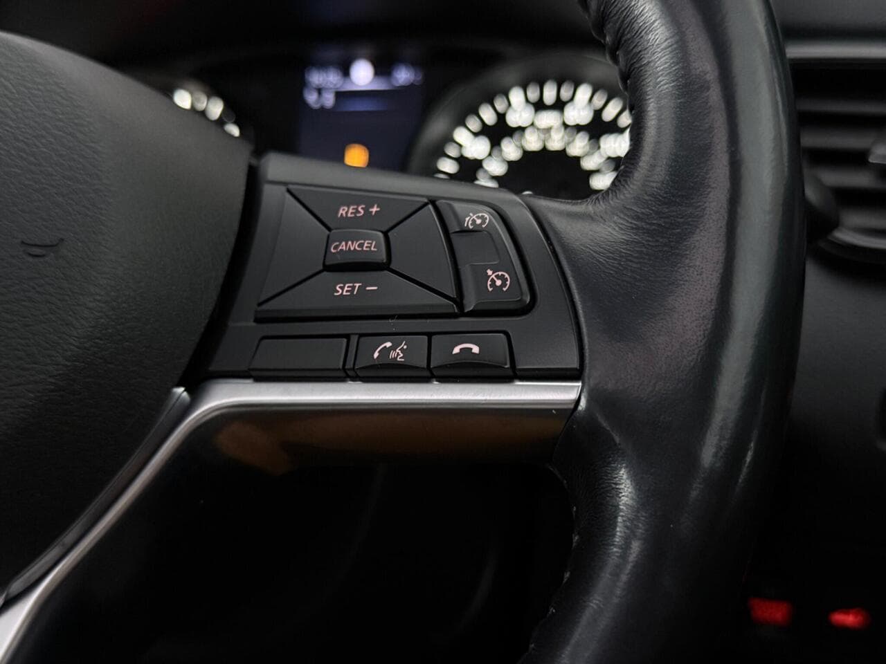 Nissan X-Trail thumbnail Misc Controls