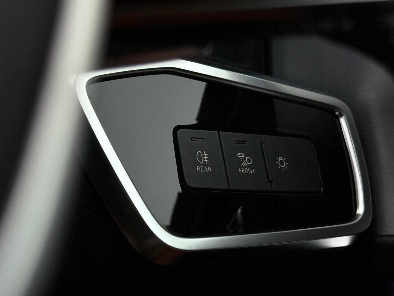Audi A6 Saloon thumbnail Misc Controls