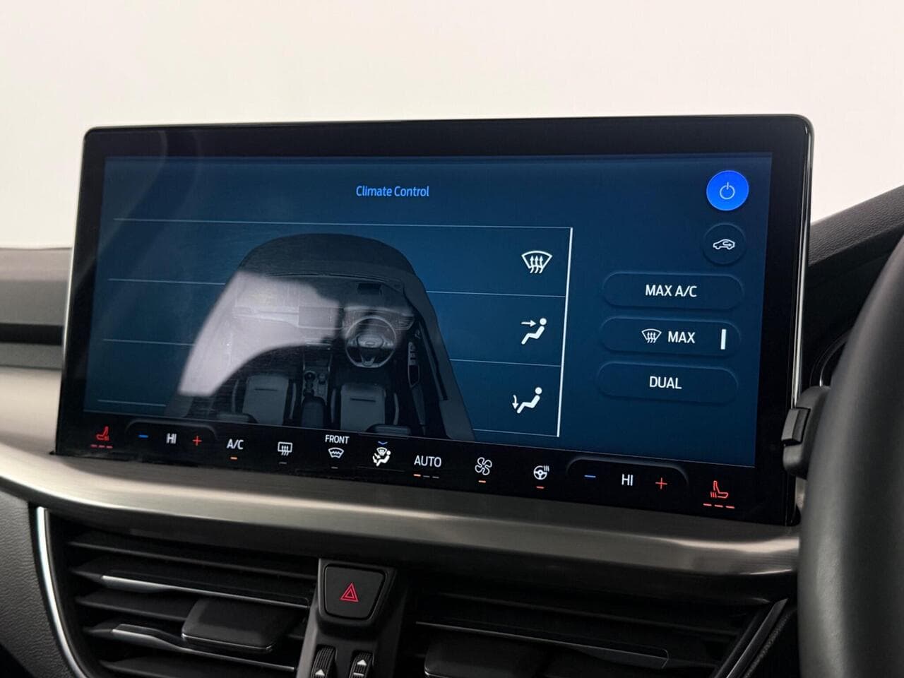 Ford Focus thumbnail Infotainment System