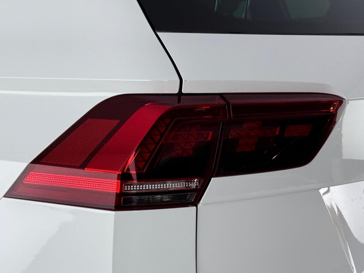 Volkswagen Tiguan thumbnail Lights Rear
