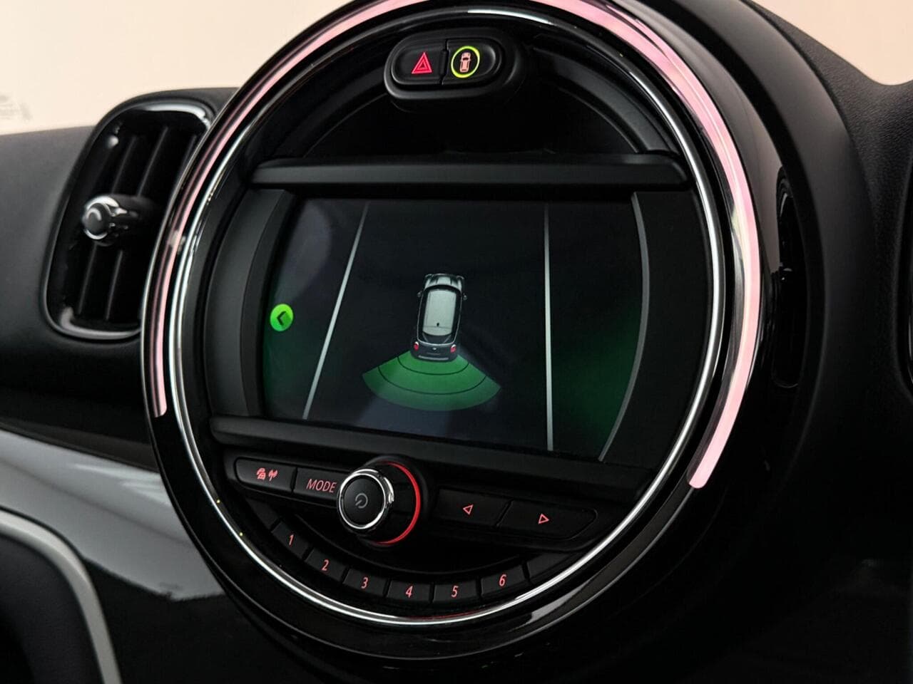 MINI Countryman thumbnail Infotainment System