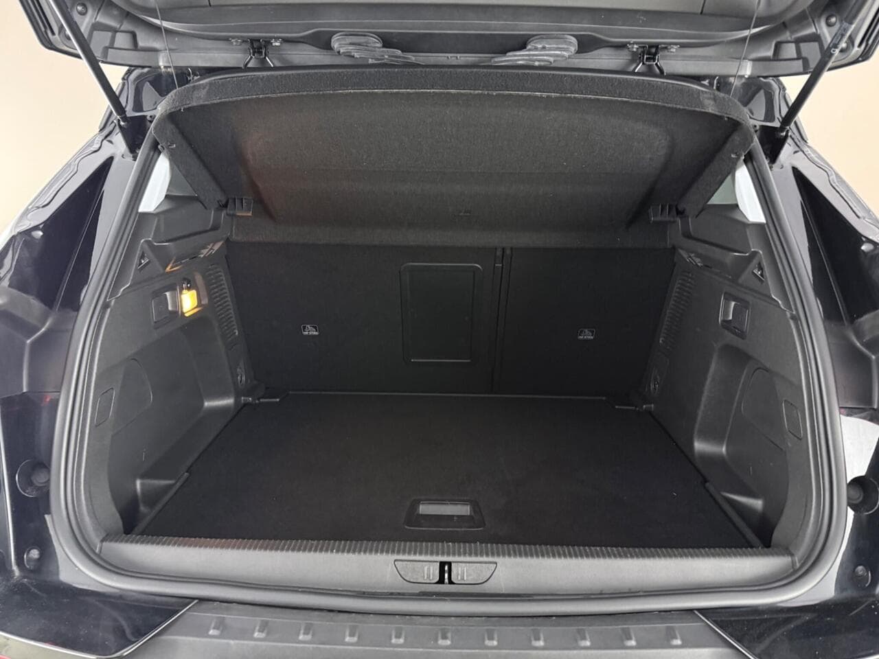 Vauxhall Grandland X thumbnail Boot