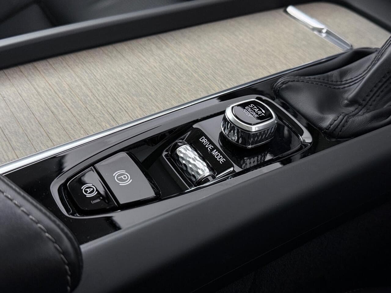 Volvo XC60 thumbnail Misc Controls
