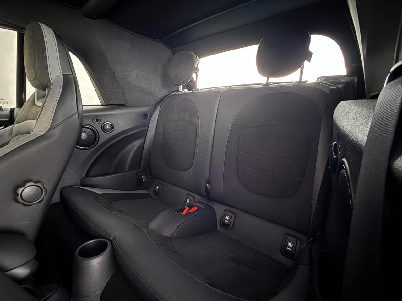 MINI Convertible thumbnail Seats Rear
