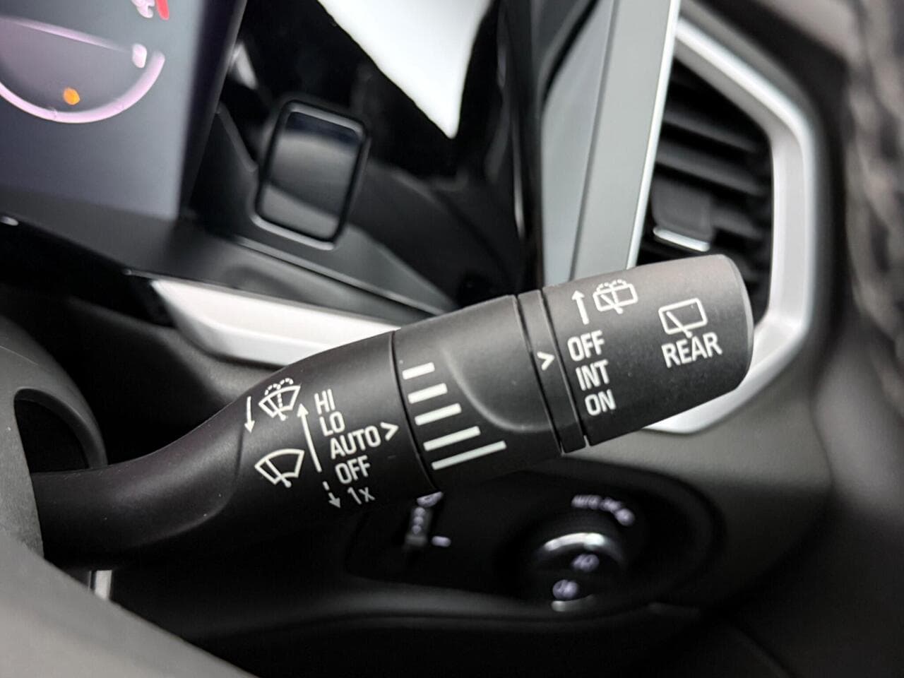 Vauxhall Grandland thumbnail Misc Controls