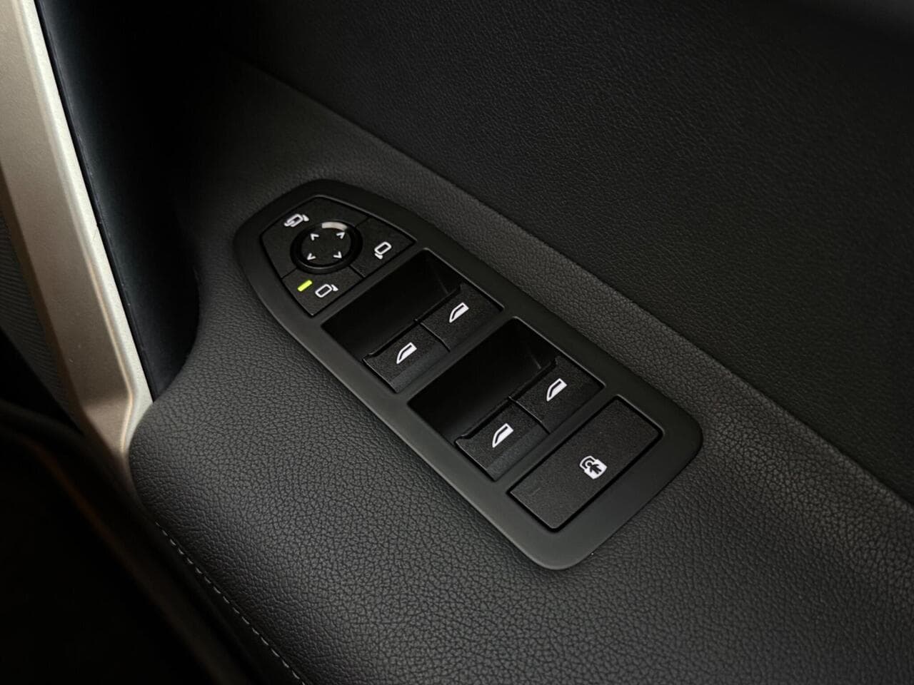 BMW iX thumbnail Misc Controls