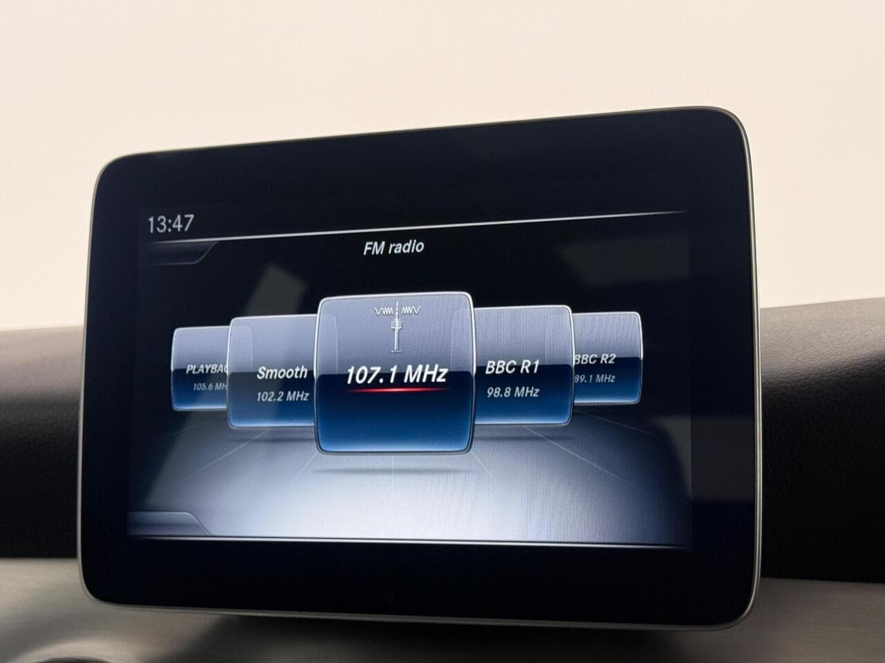 Mercedes-Benz GLA thumbnail Infotainment System