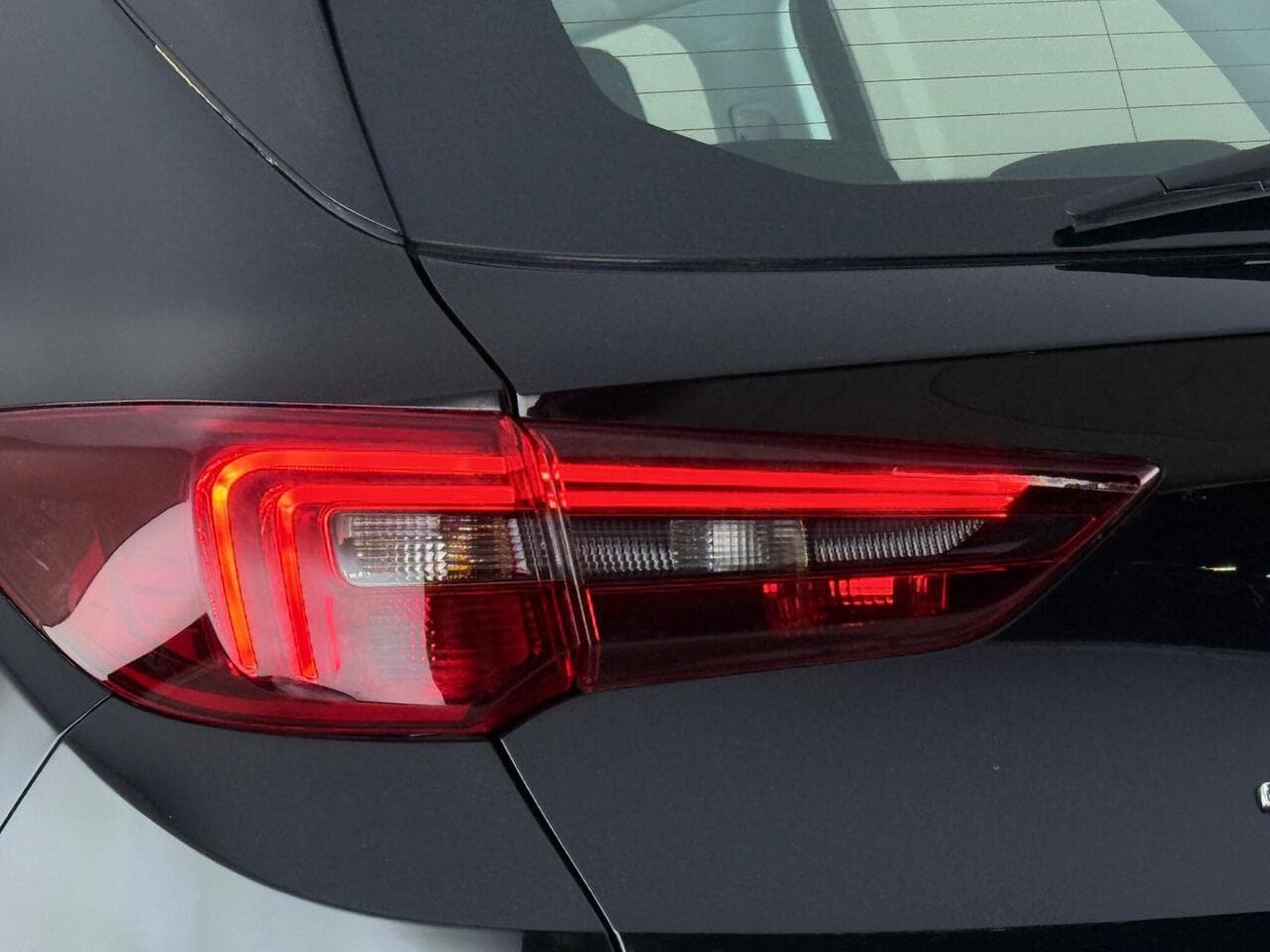 Vauxhall Grandland thumbnail Lights Rear