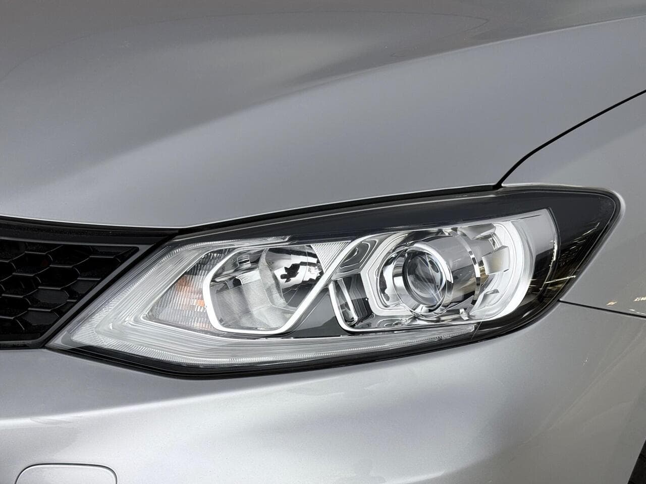 Nissan Pulsar thumbnail Lights Front