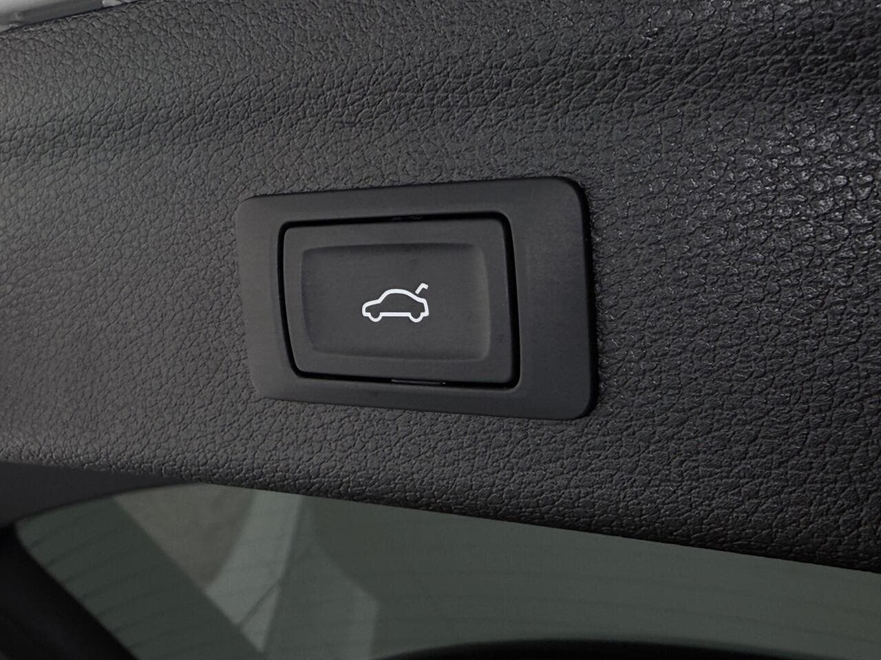 Audi Q3 thumbnail Misc Controls