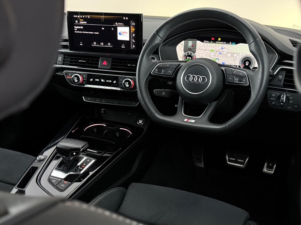 Audi A4 Avant thumbnail Steering Wheel